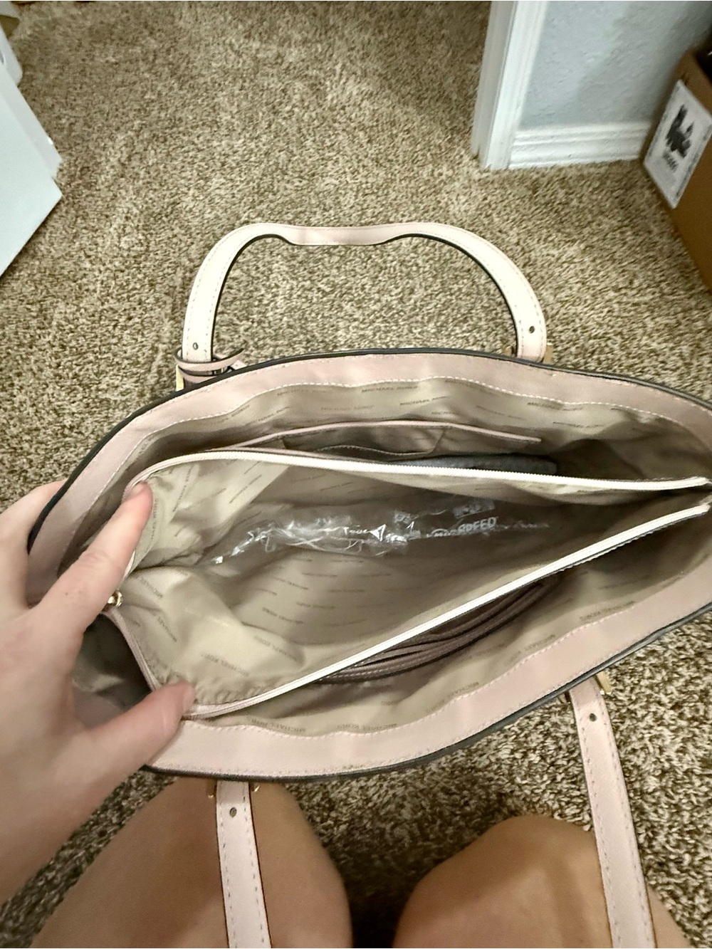 Michael Kors Jet Set Travel Tote - Picture 9 of 12